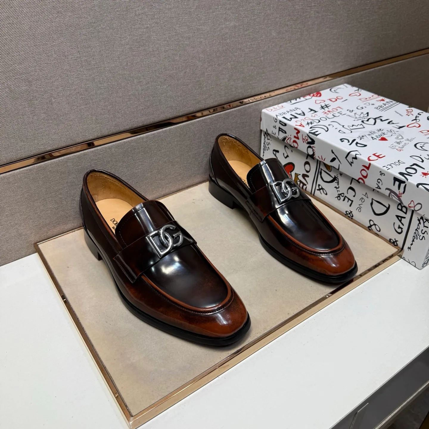 Men's men's shoes 💰pp520【DG～】Men's casual formal leather shoes 2025z cabinet sales simultaneously 🔶Size: 38-44#️⃣ 🔷3 colors🔜The upper is made of cowhide stitching ➕Cowhide lining, comfortable and breathable, sole: original comfortable, wear-resistant and non-slip outsole, ⚠️real thing📱photographed🎬real thing is better📢📢📢